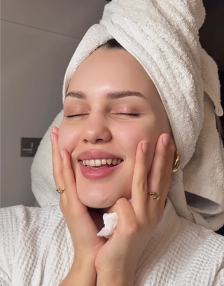 Glow me Up Exfoliating Face Wash